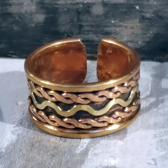 Artisan Geometric Design India Solid Brass and Copper 10mm Wide Adjustable Ring - Picture 1 of 12